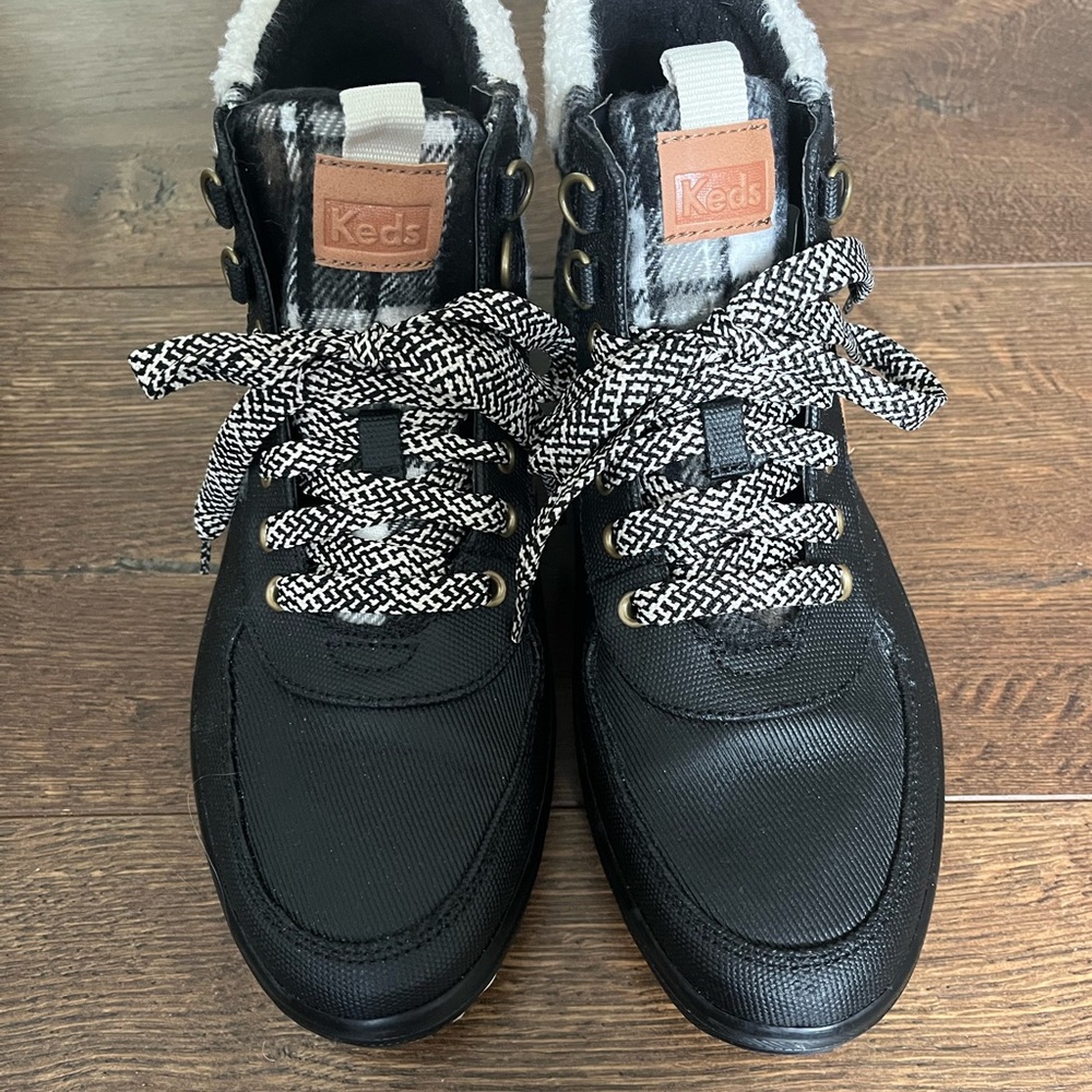 BRAND NEW IN BOX Women’s Keds Black and White Plaid Sneaker Boots - Picture 3 of 7